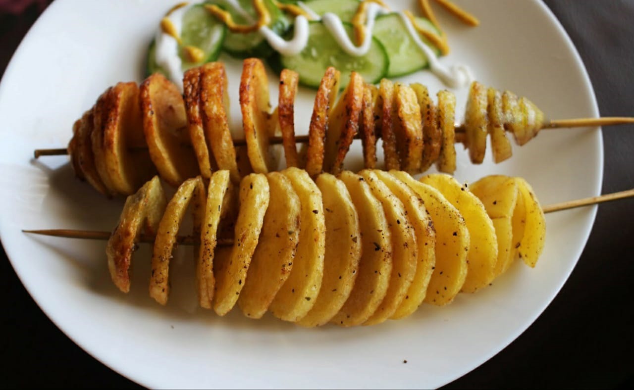 آلو کے اسپرنگ بنانے کی ترکیب اتنی آسان کہ اب گھر پر ہی بنائیں اور مزے لے کر کھائیں