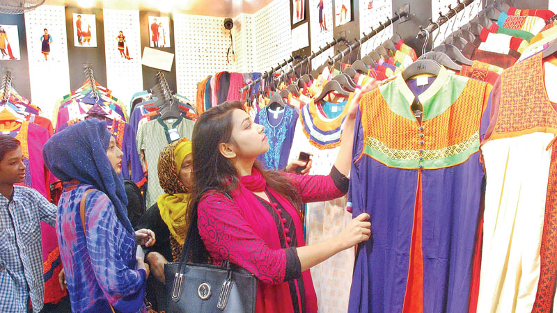 خواتین کہ اس سال کے بہترین کپڑوں کے خوبصورت ڈیزائنز جن کو آپ عام دنوں کے علاوہ عید میں بھی پہن سکتے ہیں