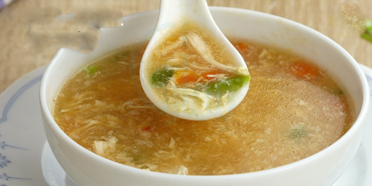 شیف نے بتایا سردیوں کا اسپیشل مزیدار چکن سوپ گھر میں بنانے کا وہ طریقہ جو ہر عورت جاننا چاہے