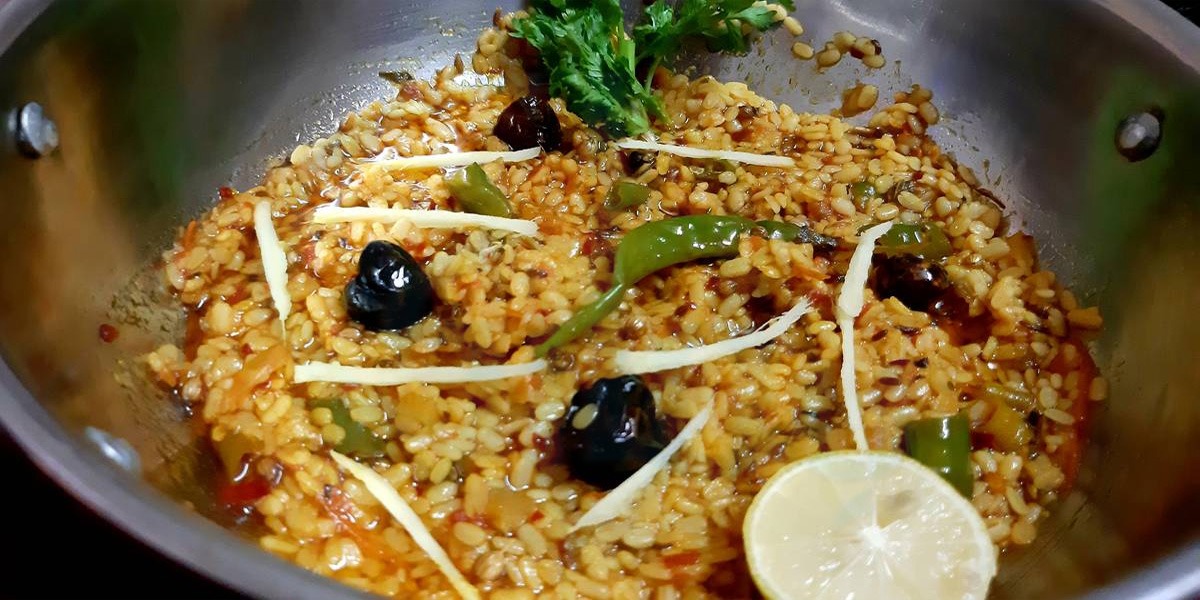 ڈھابہ سٹائل ماش کی دال ۔۔ جانیے معروف شیف نے بتایا ماش کی دال بنانے کا وہ طریقہ جو بڑے ہوٹلوں میں استعمال ہوتا ہے