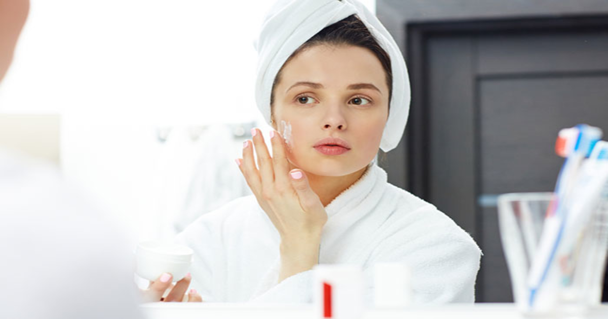 رنگت میں نکھار چاہتے ہیں تو ایسا نسخہ جس کے استعمال سے چند دن میں رنگ گورا