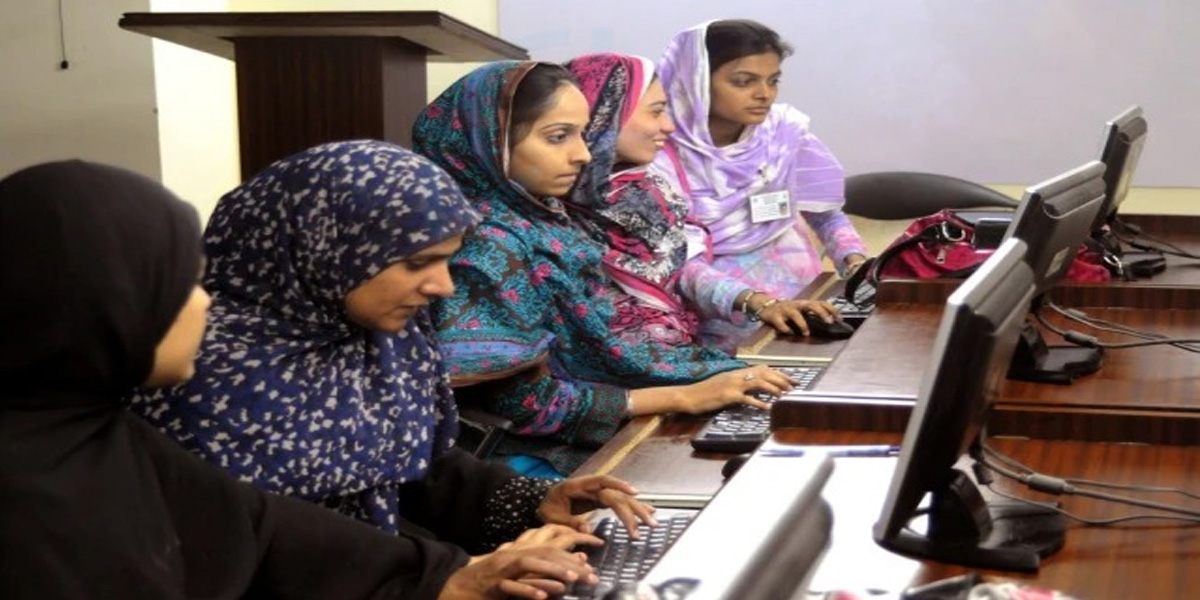 سارا دن بیٹھنے سے وزن بڑھ گیا ہے ۔۔ کچھ ایسے طریقے جو ورکنگ وومن کو موٹاپے اور بیماریوں سے بچائیں