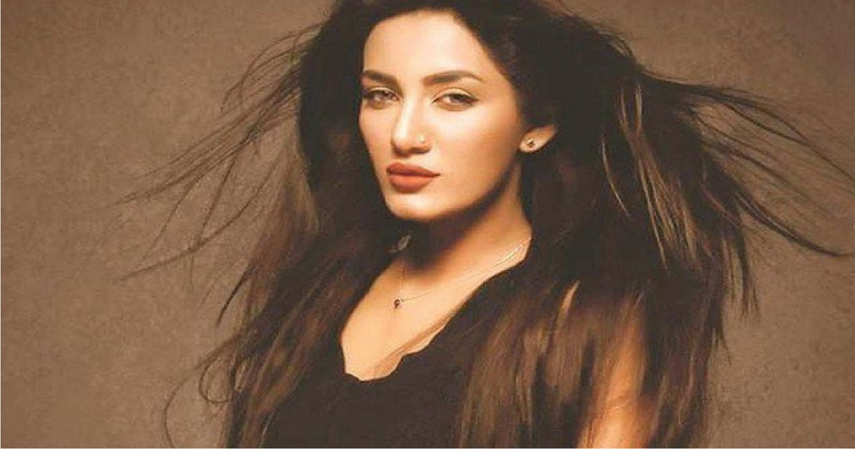 پاکستانی ماڈل متھیرا کار حادثے میں زخمی