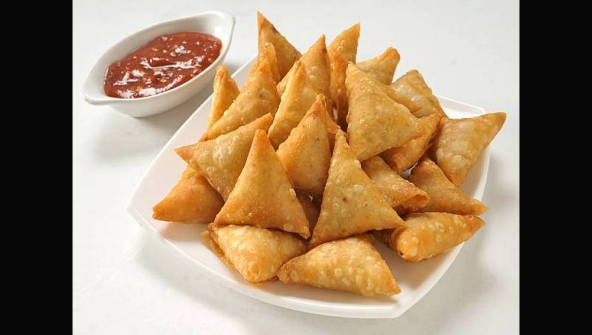 چکن سموسے بنانا بہت آسان جو کریں ہر گھر کے دسترخوان کو مکمل ایک نئے ذائقے کے ساتھ ۔۔۔۔ واہ آج تو مزہ آگیا