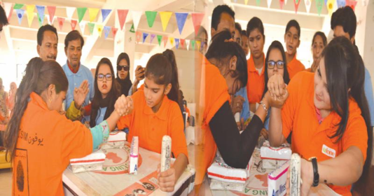 ویمنز آرم ریسلینگ کا افتتاح، 180 گرلز کی پنجہ آزمائی