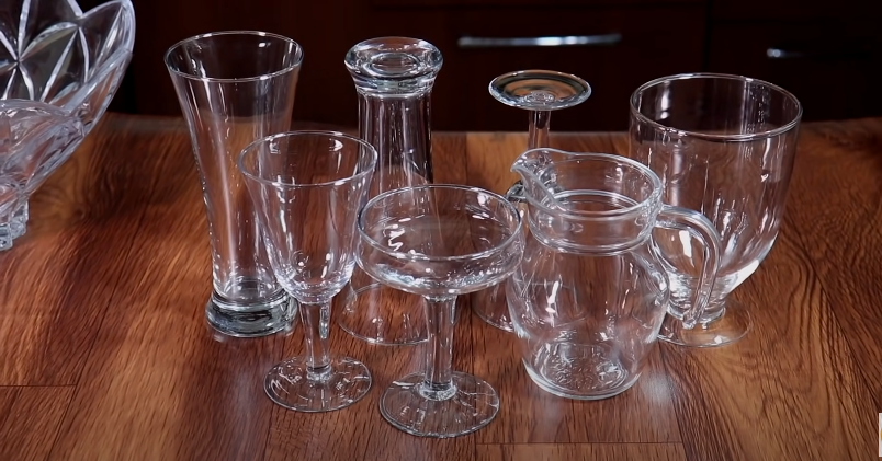 پرانے کانچ کے برتن مہمانوں کے سامنے رکھنے میں شرم آتی ہے ؟ جانئے شیشے کے برتنوں کو بلکل نئے جیسا چکمدار کیسے بنایا جائے