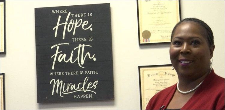 اسکول میں صفائی کرنے والی خاتون برسوں بعد پرنسپل بن گئیں