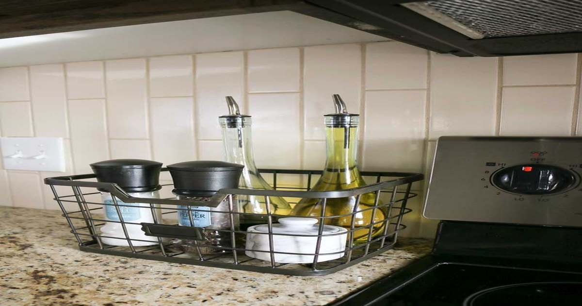 گھی یا تیل کی برنی سے تیل بہنے کے باعث آپ کا کچن کاؤنٹر گندا ہوجاتا ہے تو یہ طریقہ اپنائیں اور کاؤنٹر کو گندا ہونے سے بچائیں