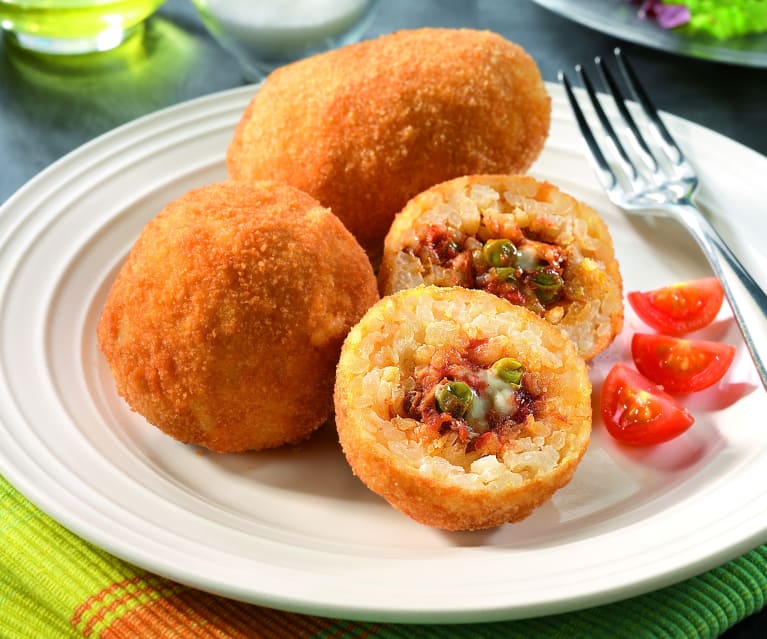 چاول بچ گئے ہیں؟ تو بچے ہوئے چاولوں کی بنائیں چاول بالز یا پھر مزیدار سالن بتائے گئے طریقے سے