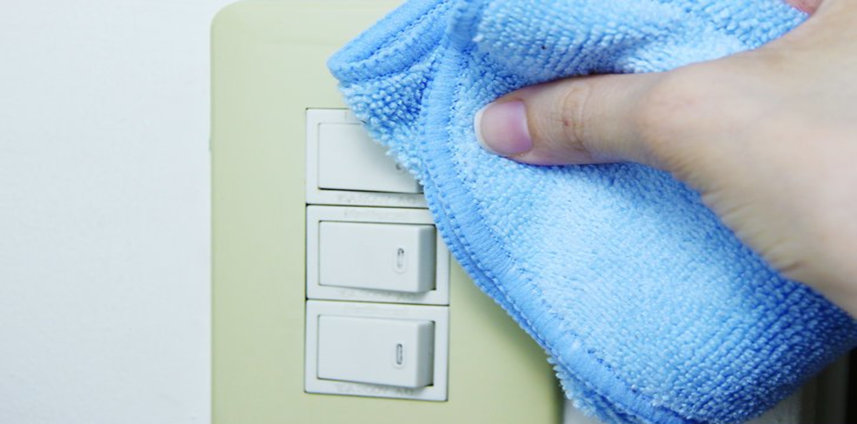 گھر کے سوئچ بورڈ صاف کرنے کا آسان طریقہ جس سے گندے سوئچ بورڈ دو منٹ میں چمک اٹھے