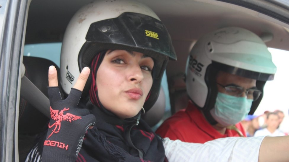 کولڈ ڈیزرٹ جیپ ریلی: مردوں کو پیچھے چھوڑتی خاتون