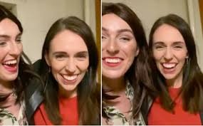 ٹک ٹاکر مزاحیہ ویڈیو بنا رہی تھی کہ نیوزی لینڈ کی وزیرِ اعظم نے انٹری مار دی۔۔۔۔۔۔