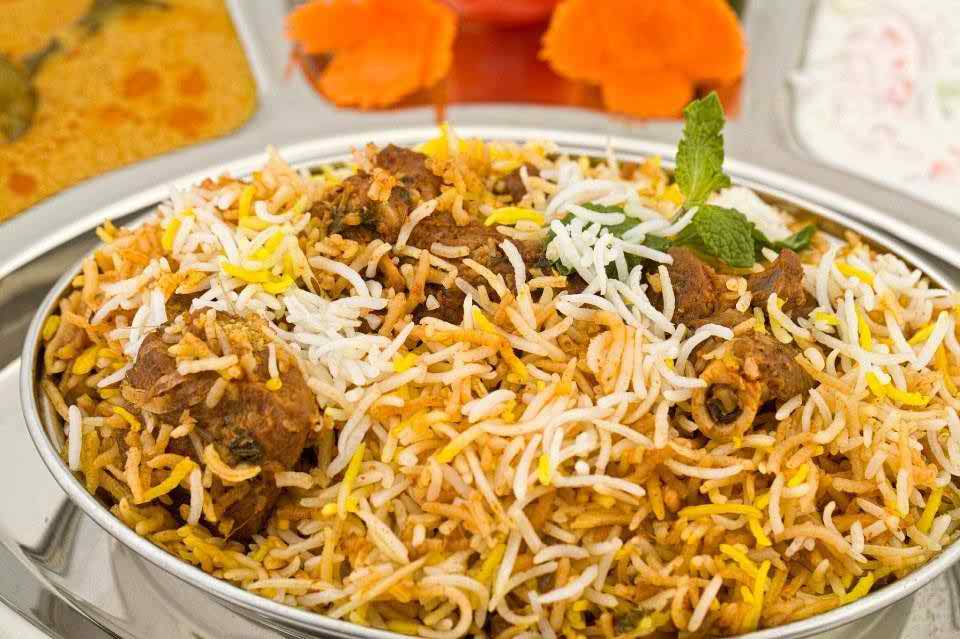 بریانی بنانے کا طریقہ! اس عید بریانی بنانے کا انداز بدلیں اور بنائیں باہر کی طرح چٹ پٹی بریانی اور لائیں اس میں باہر کی بریانی کا ذائقہ اور وہی خوشبو