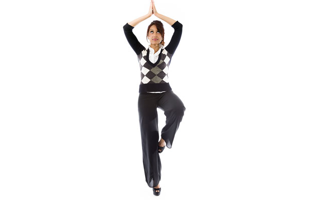 اس طرح ایک پاؤں پر کھڑے رہنے سے جسم میں کیا حیران کن تبدیلی آتی ہے ؟ جان کر آپ روزانہ یہ عمل کریں گے