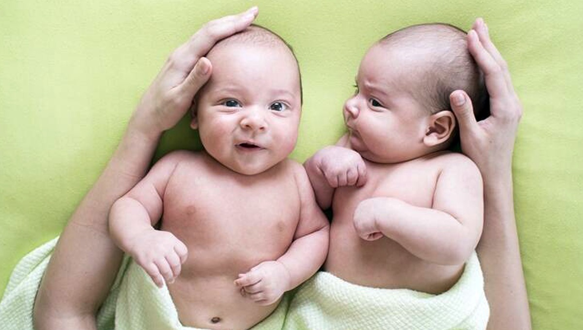 بچہ جڑواں پیدا ہوگا یا نہیں؟ جانیئے ڈاکٹروں کی بتائی گئی چند ایسی علامات جو ظاہر کرتی ہیں کہ بچہ جڑواں ہوگا
