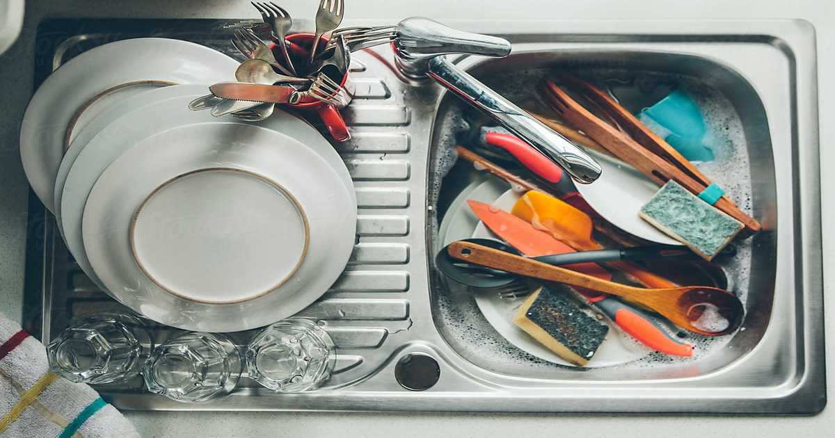 افطاری کے بعد برتنوں کے ڈھیر کو جلدی دھونے کا طریقہ صرف برتنوں میں یہ ایک چیز ملائیں اور چکنائی سے جان چھوڑائیں