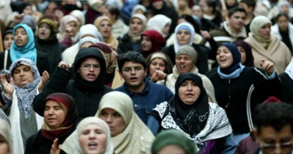 پیرس میں حجاب پر پابندی عائد