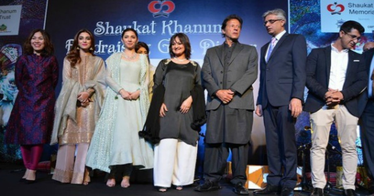 شوکت خانم فنڈ ریزنگ، ماہرہ عمران خان کا دستخط شدہ بلا اٹھائے میدان میں‌ آگئیں