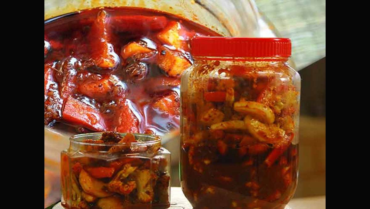 اچار بنانے کا صحیح طریقہ جان لیں تاکہ یہ بنانے کے دوران خراب نہ ہو اور بنے چٹخارے دار کہ جو بھی کھائے تعریف کیے بغیر رہ نہ پائے