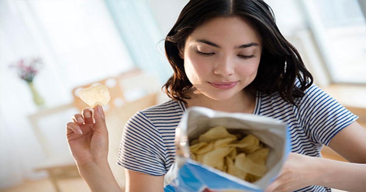 چپس کھانے والی حاملہ خواتین کیلئے وارننگ جاری