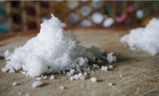 نمک صرف کھانے کی چیز نہیں٬ چٹکی بھر نمک کے کئی حیرت انگیز کمالات جو آپ کو حیران کردیں