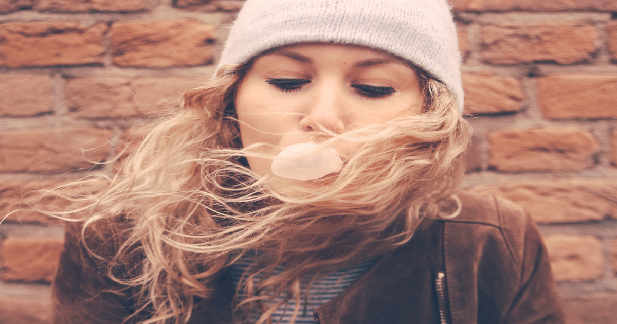 بالوں میں چپکی چیونگم نکالنے کا ٹوٹکہ