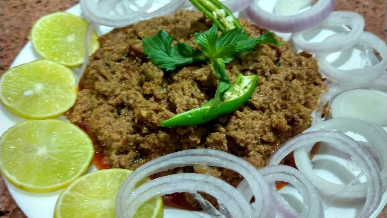 سحری میں دم والا قیمہ بنا رہی ہیں، گوشت سے بو آتی ہے تو جانیے اسکو دھوتے ہوئے کس چیز کااستعمال کریں کہ بو بھی ختم ہوجائے اور قیمہ بنے مزیدار