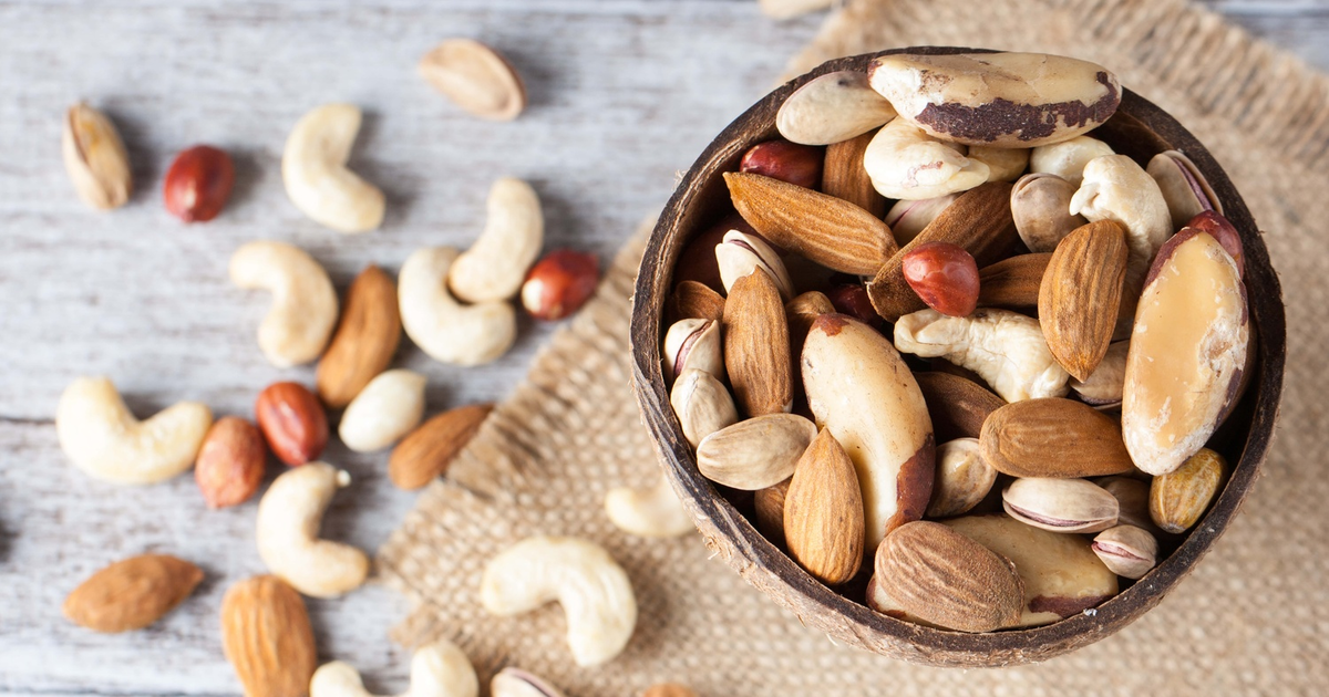 میٹھے کے لیے ڈرائی فروٹ کو کاٹنے کا آسان طریقہ جس سے ڈرائی فروٹ منٹوں میں کٹ جائے ۔