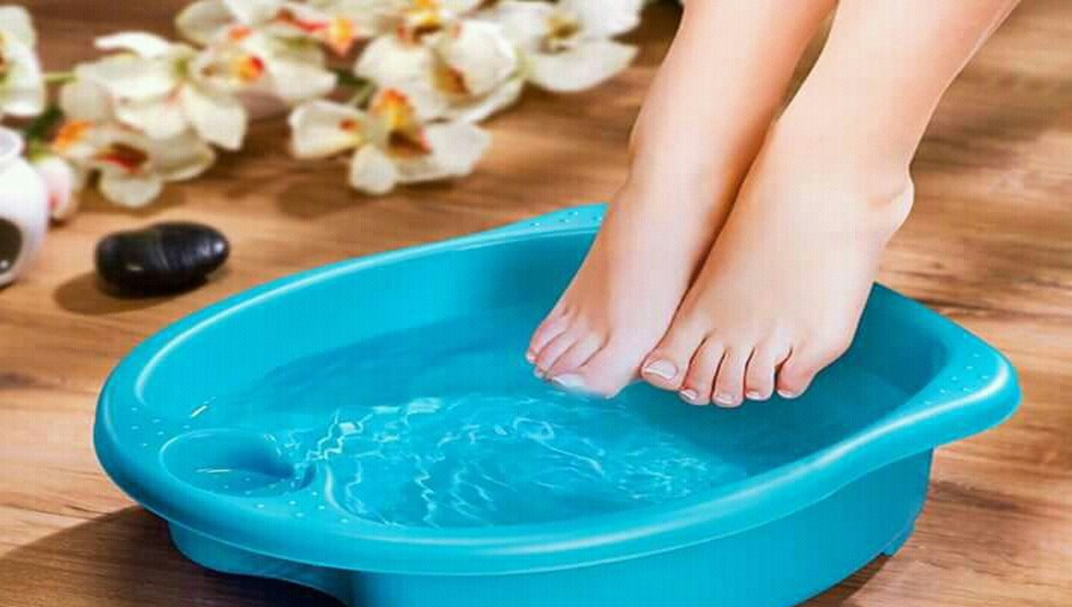 منہ دھونے والا صابن اور ایک بالٹی گرم پانی کہ ایسے فائدے کہ جان کر آپ کو پارلر جاننے کی ضرورت ہی نہ پڑے