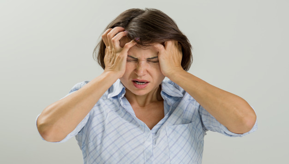 ہر وقت سر میں درد رہتا ہے؟ تو اپنی غذا میں ان چیزوں کو شامل کرلیں اور پھر کمال دیکھیں