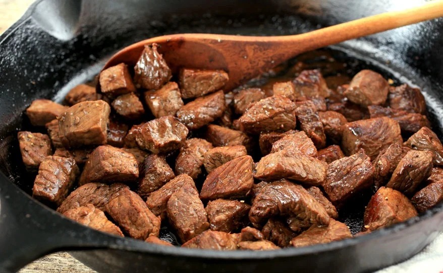 گوشت ، کباب یا فرائی کرنے والی کسی بھی چیز کو فرائی کرنے سے قبل یہ ٹوٹکہ استعمال کریں اور اور تیل جذب ہونے بچائیں