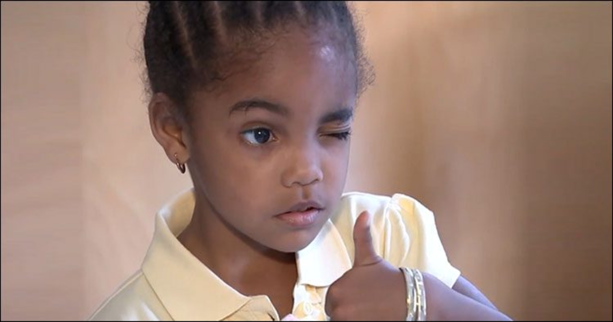 ضرورت مند ماؤں کی مدد کرنے والی 3 سالہ بچی