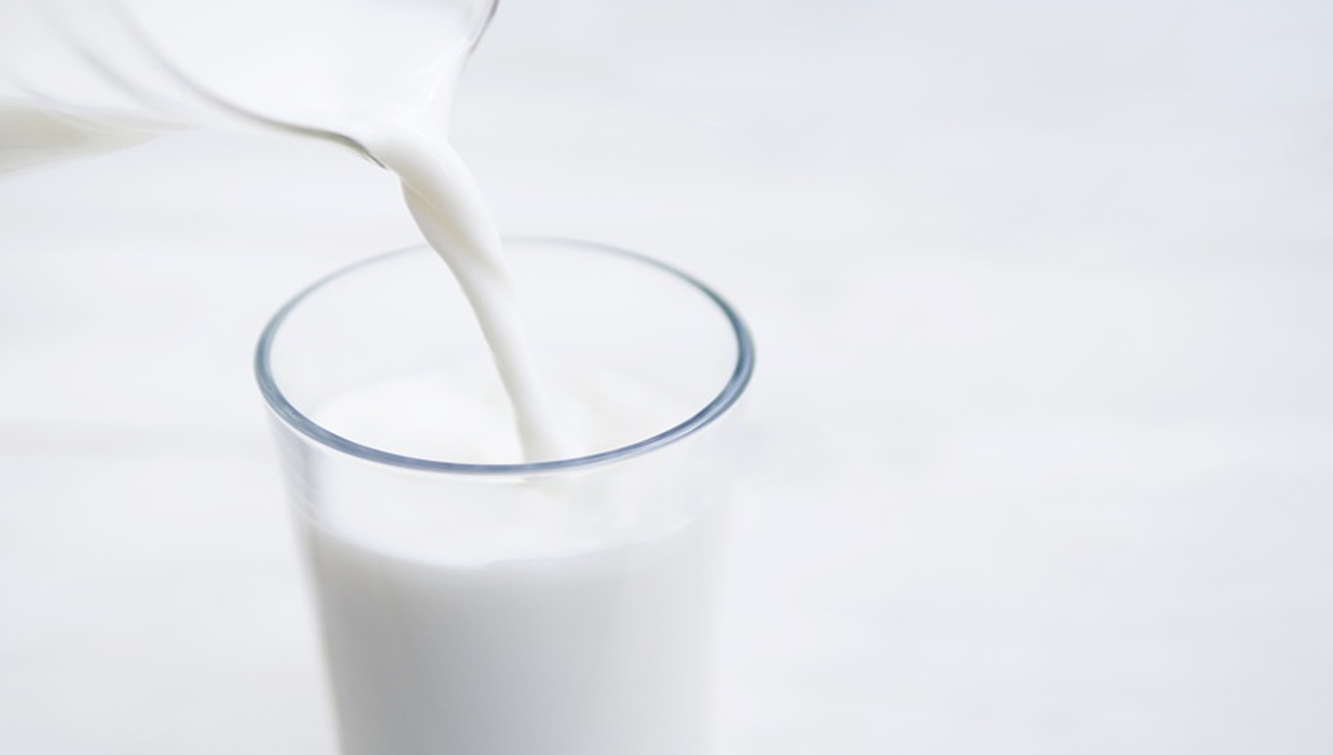 دودھ میں کچن میں موجود یہ معمولی سی چیز ڈال کر پیئیں، ایسا کمال کا نسخہ کہ فائدہ جان کر آپ بھی استعمال یقینی بنالیں گے