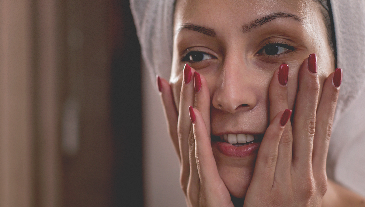 کیا آپ کو معلوم ہے کہ آپ کے چہرے کو سکربنگ کی کتنی زیادہ ضرورت ہے؟ جانیں کس طرح کچن میں موجود یہ اجزاء آپ کے چہرے کو خوبصورت بناتے ہیں