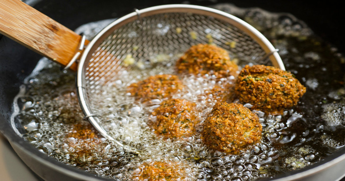 بغیر تیل جذب کرے پکوڑے یا رول بنائیں اور مزے لیکر جتنے مرضی چاہیں کھائیں صرف اس طریقے سے