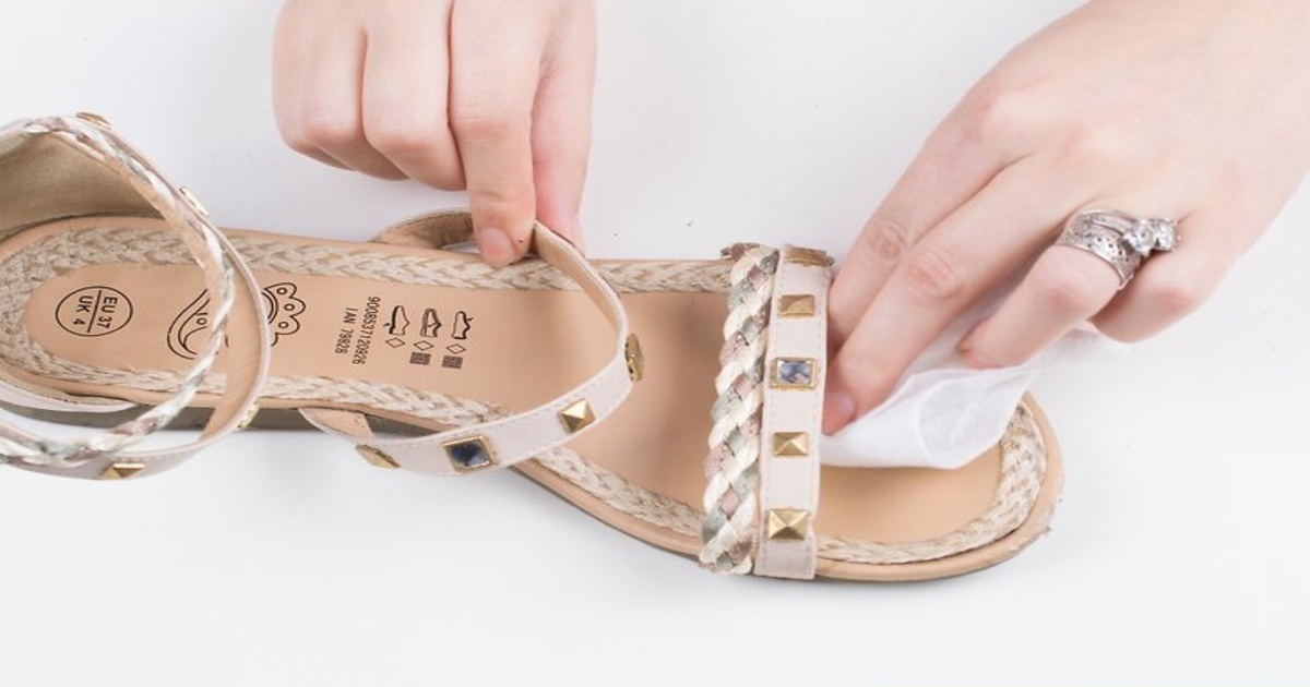 سینڈل صاف کرنا اب بے حد آسان جس سینڈل لگے بلکل نئی جیسی