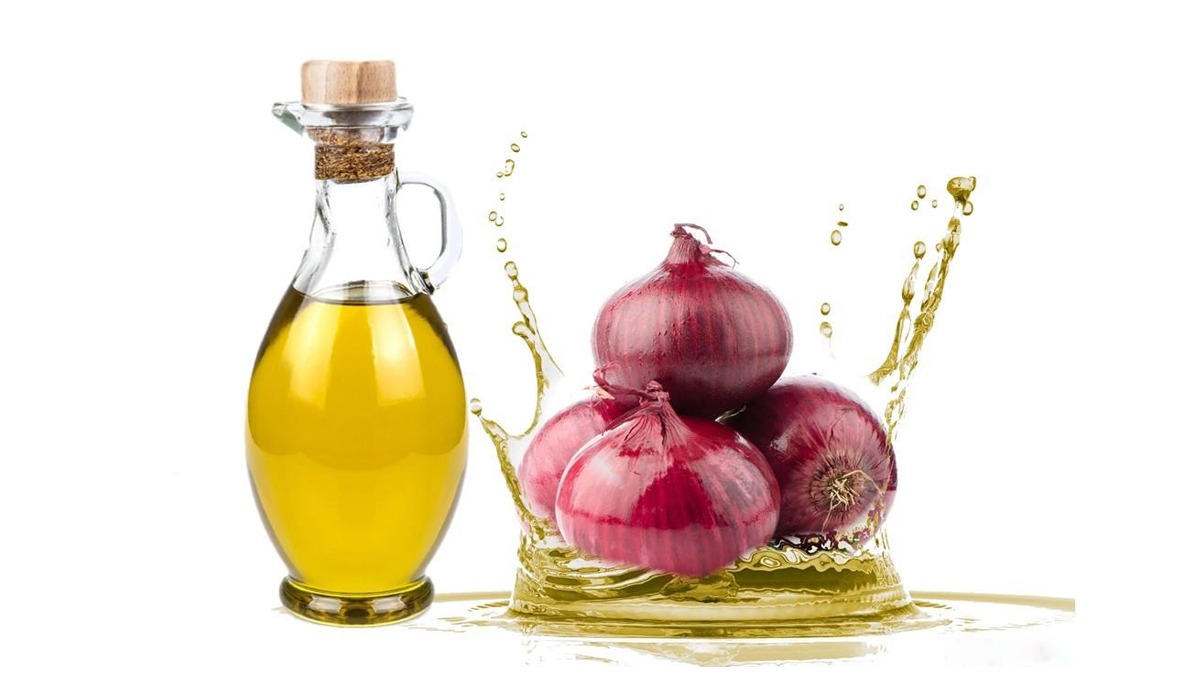 بالوں میں پیاز کا تیل لگانا کیوں ضروری ہے؟ جانیں قیمتی نسخہ